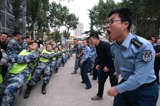 基础医学院举办“强军杯”拔河比赛