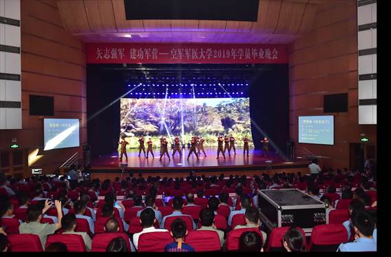 学校举办“矢志强军 建功军营”毕业晚会